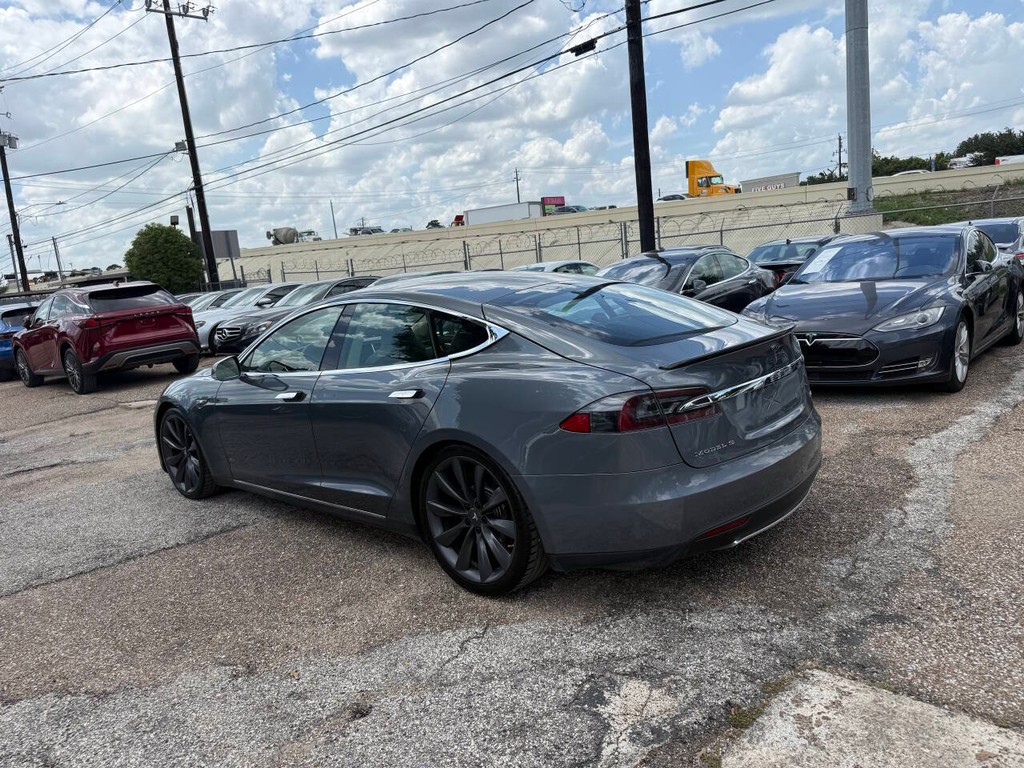 Tesla Model S Vehicle Full-screen Gallery Image 05