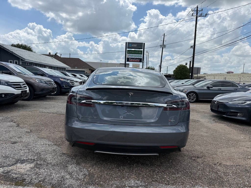 Tesla Model S Vehicle Full-screen Gallery Image 06