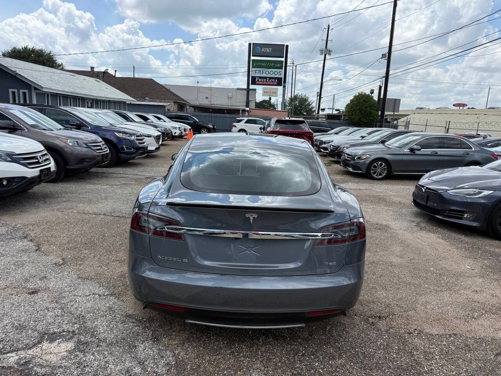 Tesla Model S Vehicle Full-screen Gallery Image 07