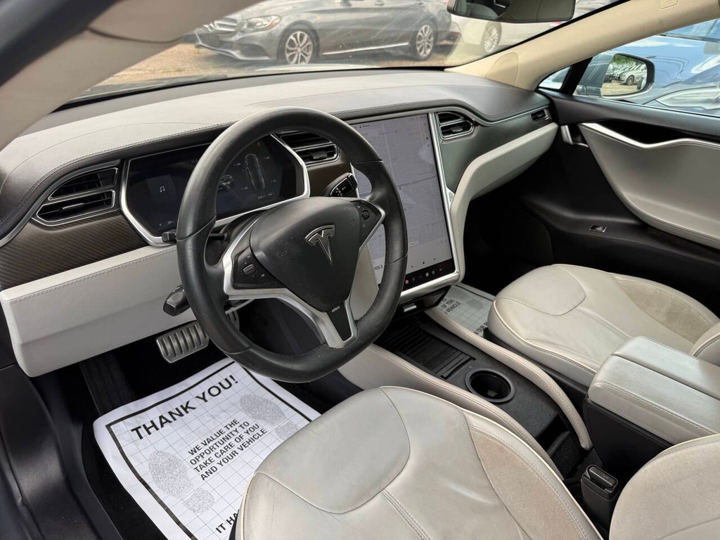 Tesla Model S Vehicle Full-screen Gallery Image 09