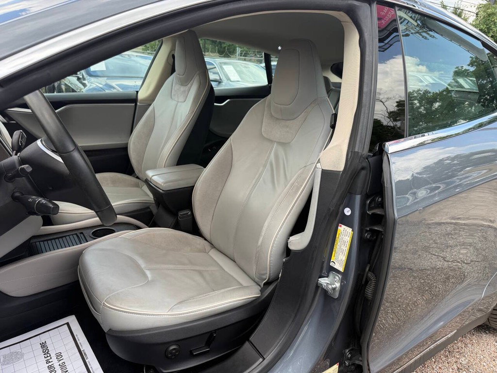 Tesla Model S Vehicle Full-screen Gallery Image 10