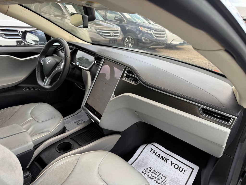 Tesla Model S Vehicle Full-screen Gallery Image 12