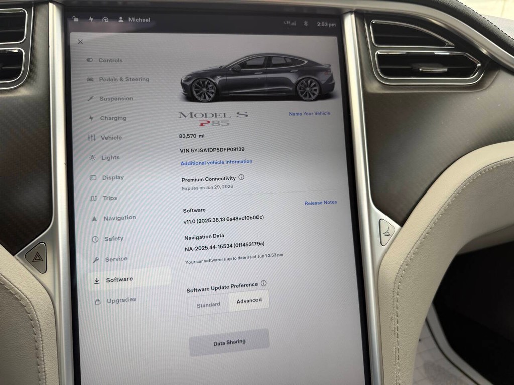 Tesla Model S Vehicle Full-screen Gallery Image 22
