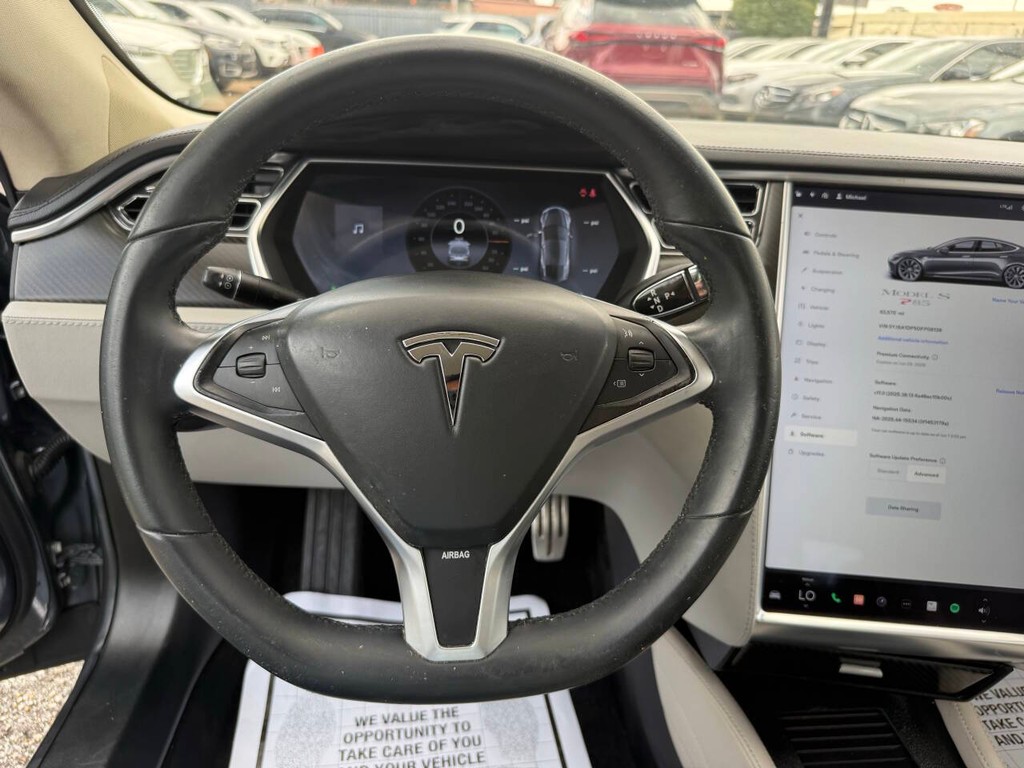 Tesla Model S Vehicle Full-screen Gallery Image 24