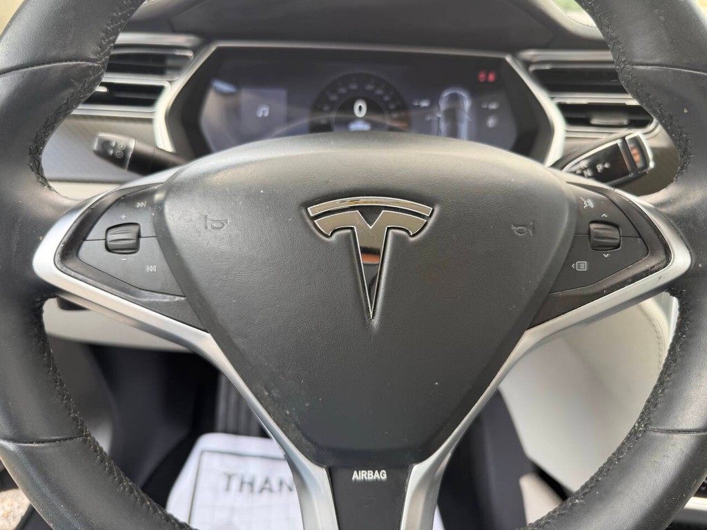 Tesla Model S Vehicle Full-screen Gallery Image 25
