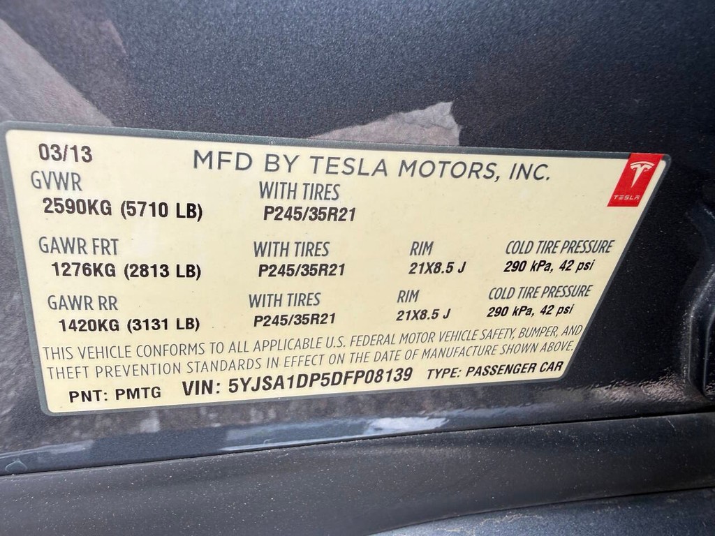 Tesla Model S Vehicle Full-screen Gallery Image 28