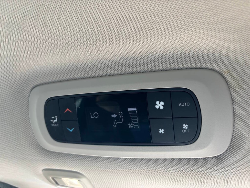 Chrysler Pacifica Vehicle Full-screen Gallery Image 18
