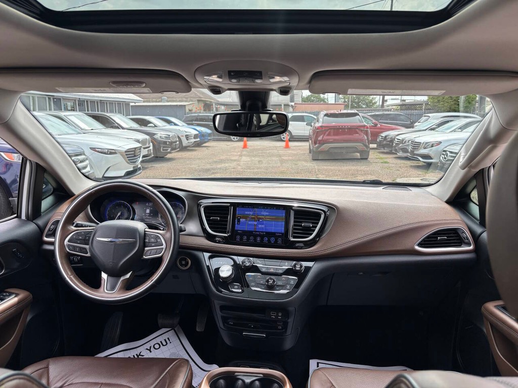 Chrysler Pacifica Vehicle Full-screen Gallery Image 20