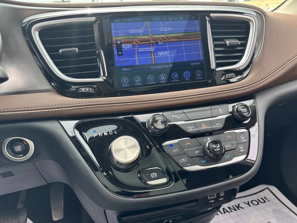 Chrysler Pacifica Vehicle Full-screen Gallery Image 21