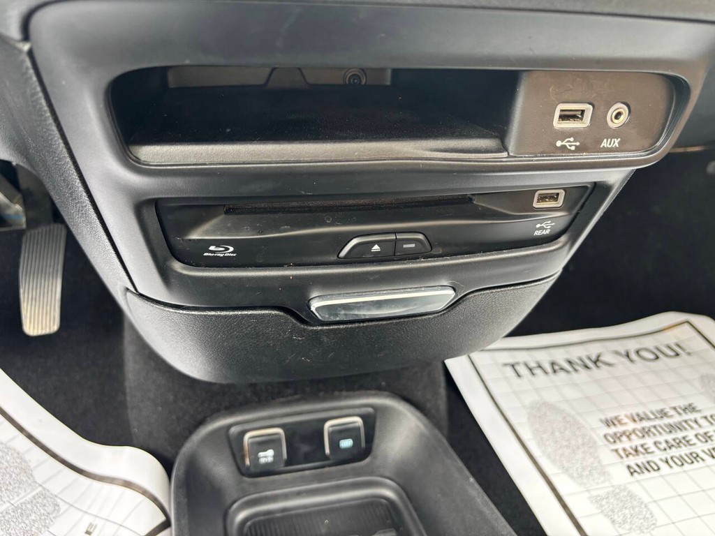 Chrysler Pacifica Vehicle Full-screen Gallery Image 22