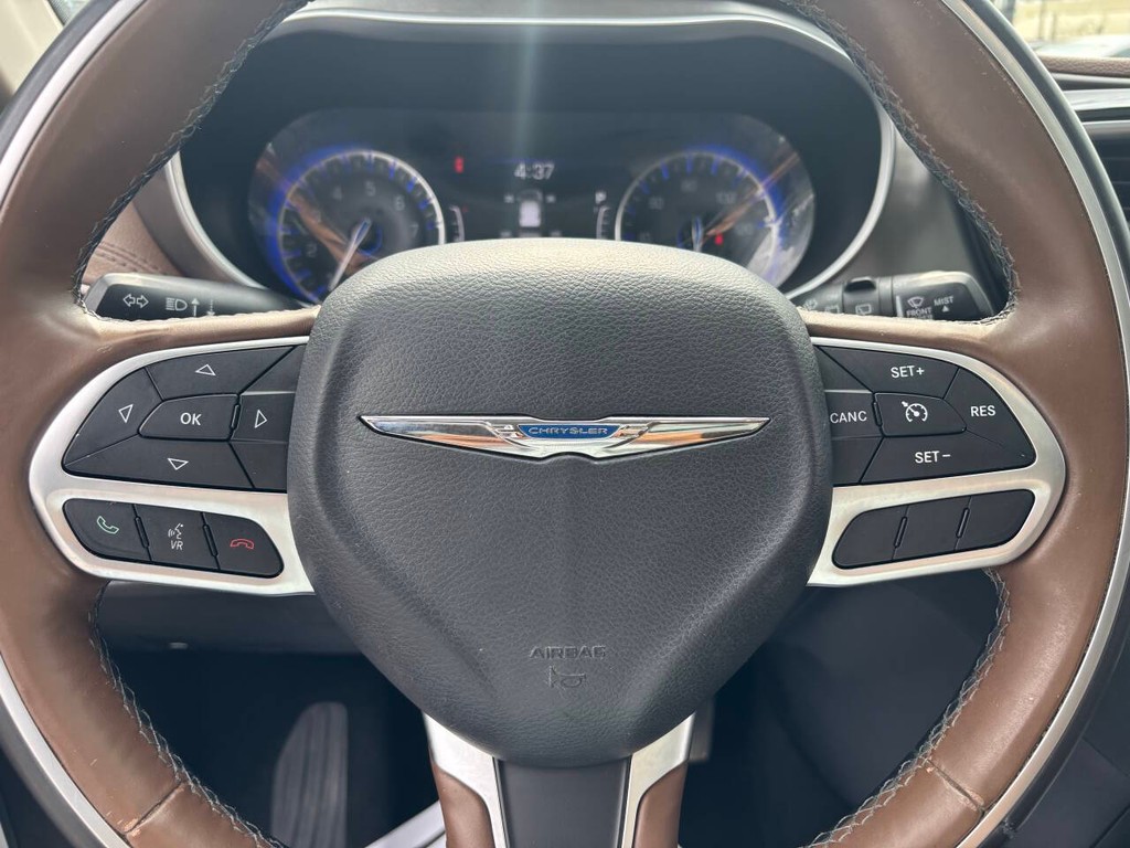 Chrysler Pacifica Vehicle Full-screen Gallery Image 25