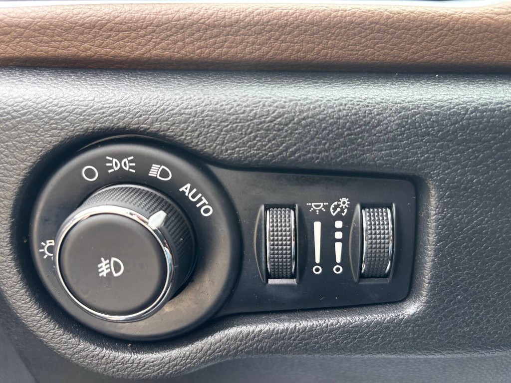 Chrysler Pacifica Vehicle Full-screen Gallery Image 26