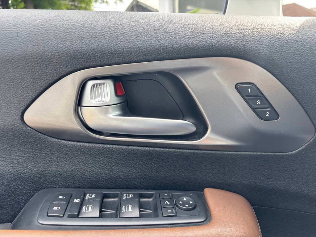 Chrysler Pacifica Vehicle Full-screen Gallery Image 27