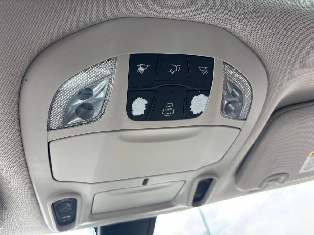 Chrysler Pacifica Vehicle Full-screen Gallery Image 28