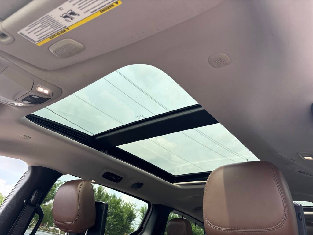 Chrysler Pacifica Vehicle Full-screen Gallery Image 29