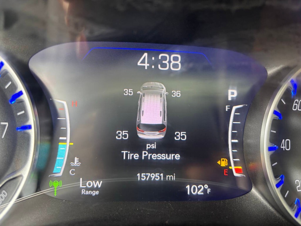 Chrysler Pacifica Vehicle Full-screen Gallery Image 31