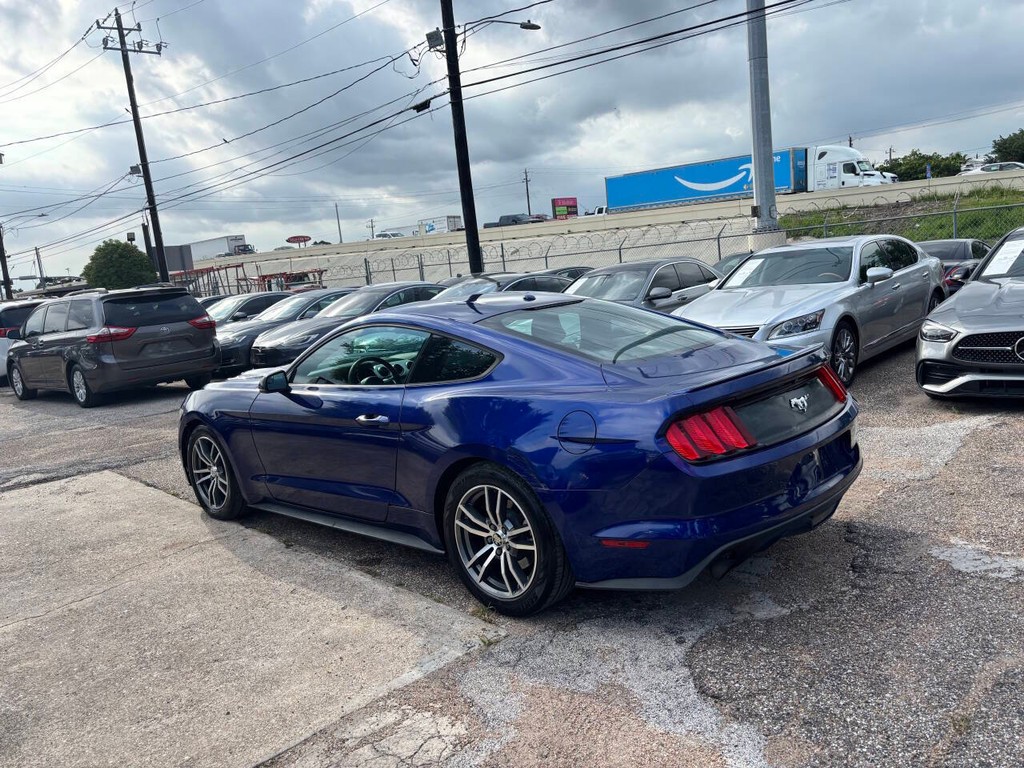 Ford Mustang Vehicle Full-screen Gallery Image 06
