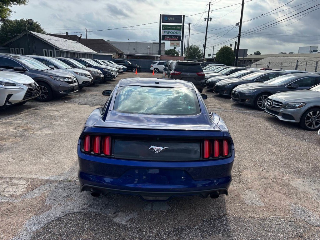 Ford Mustang Vehicle Full-screen Gallery Image 07