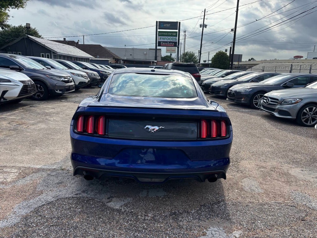 Ford Mustang Vehicle Full-screen Gallery Image 08