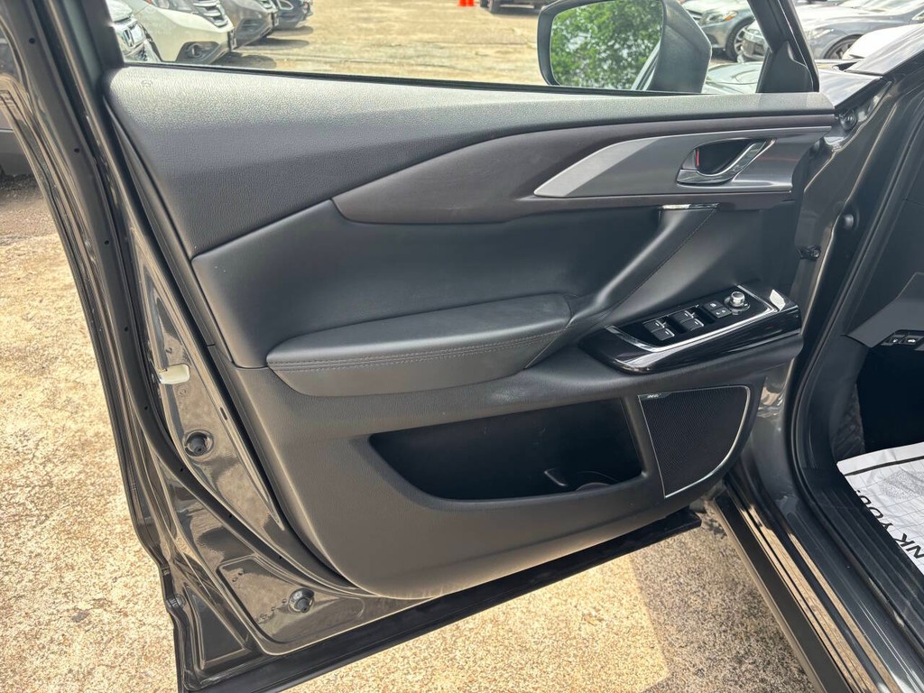 Mazda CX-9 Vehicle Full-screen Gallery Image 09