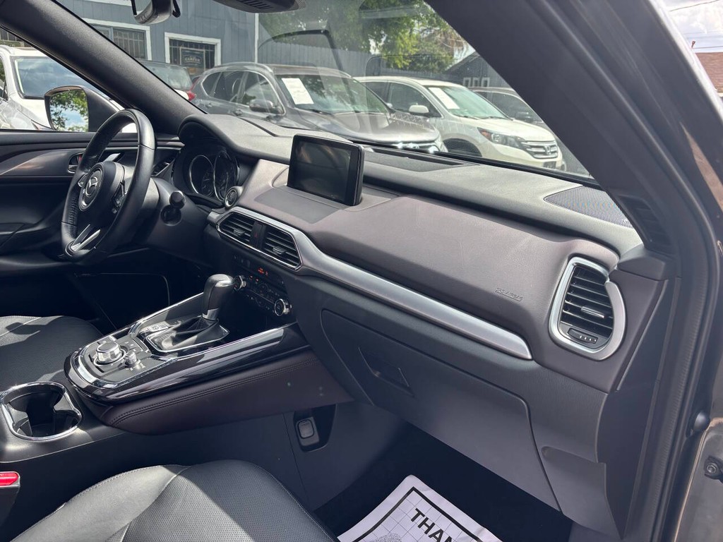 Mazda CX-9 Vehicle Full-screen Gallery Image 10