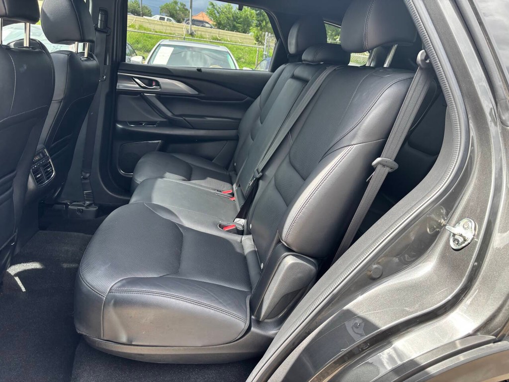 Mazda CX-9 Vehicle Full-screen Gallery Image 13