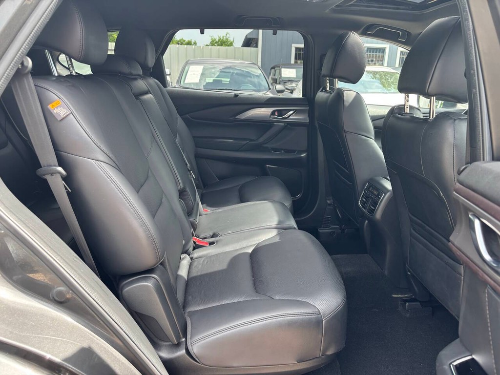 Mazda CX-9 Vehicle Full-screen Gallery Image 15