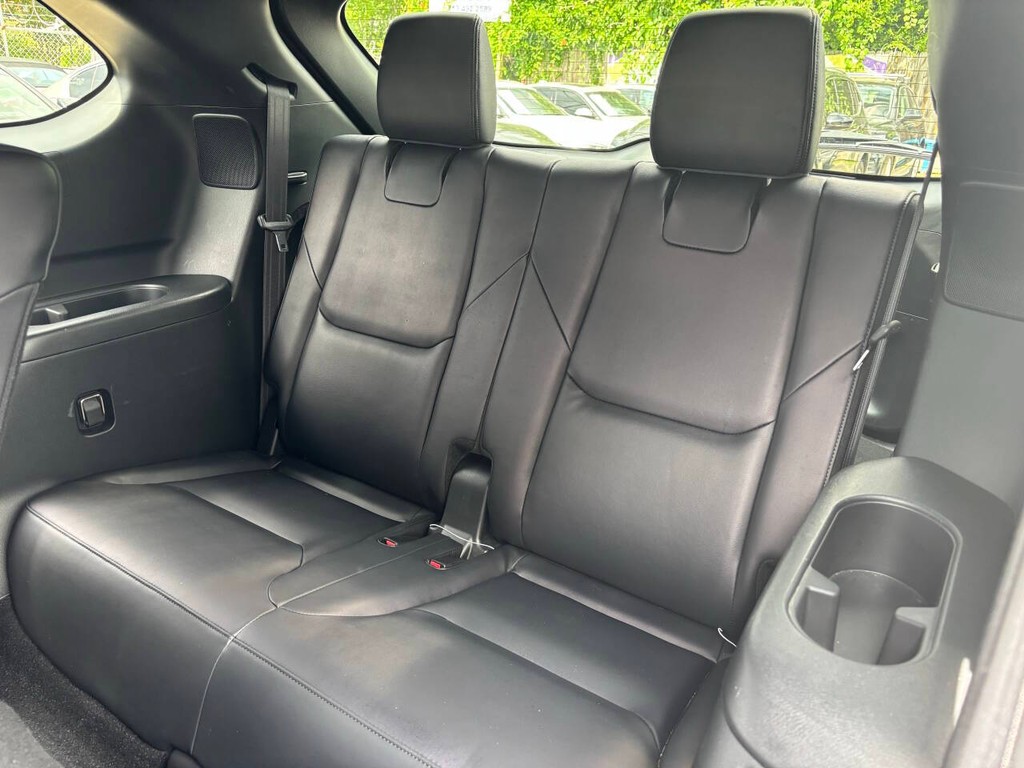 Mazda CX-9 Vehicle Full-screen Gallery Image 17
