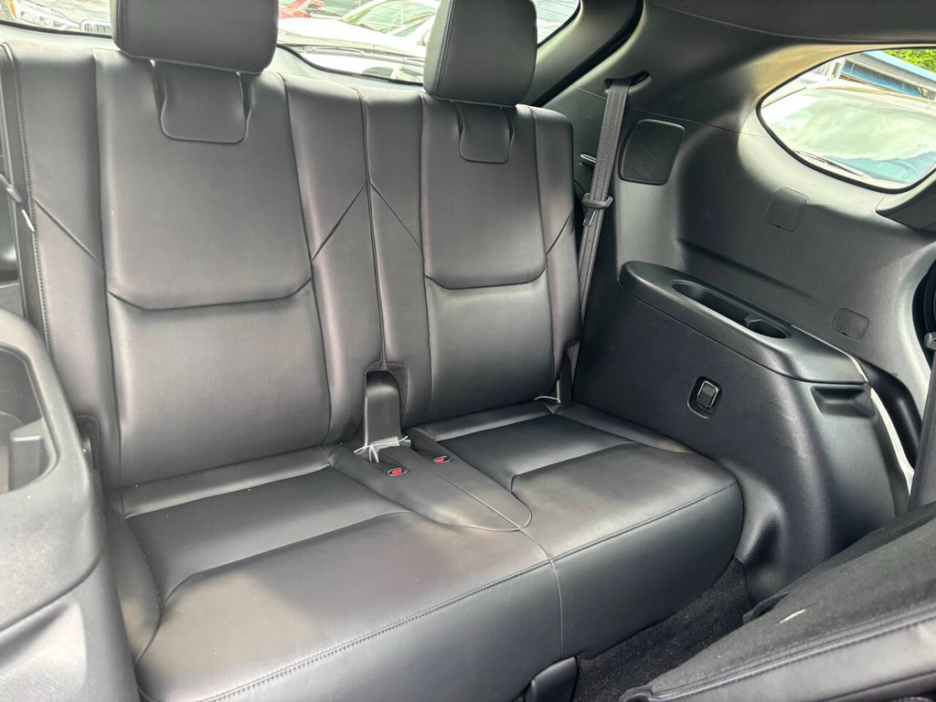 Mazda CX-9 Vehicle Full-screen Gallery Image 18
