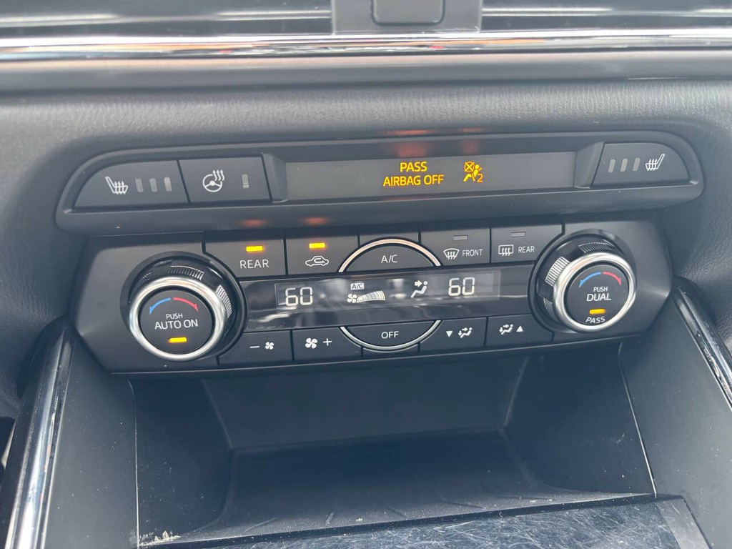 Mazda CX-9 Vehicle Full-screen Gallery Image 24