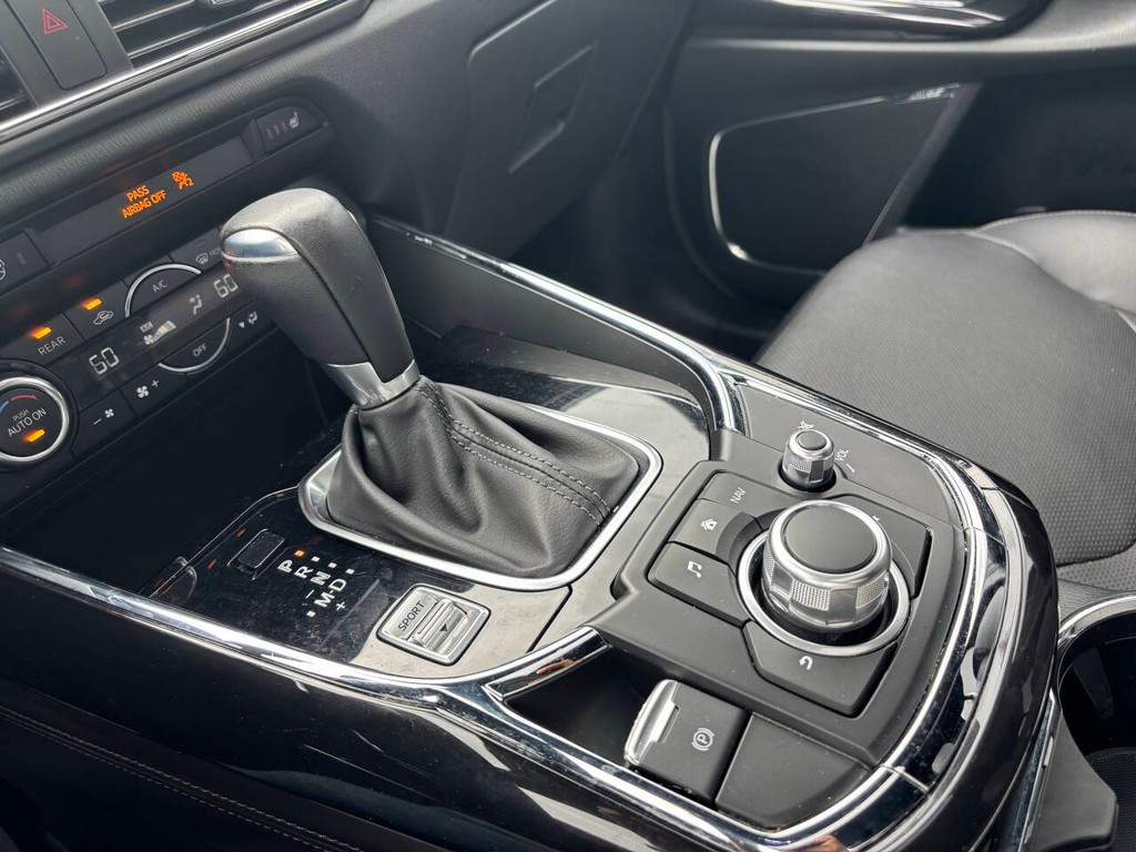 Mazda CX-9 Vehicle Full-screen Gallery Image 25