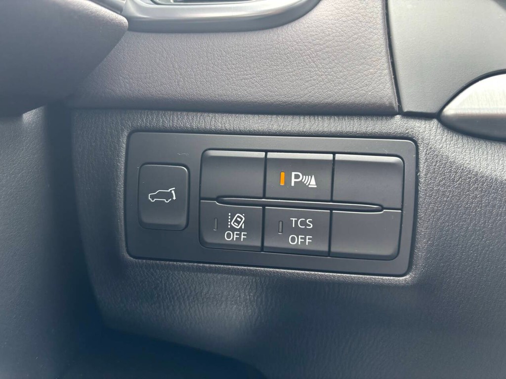 Mazda CX-9 Vehicle Full-screen Gallery Image 30