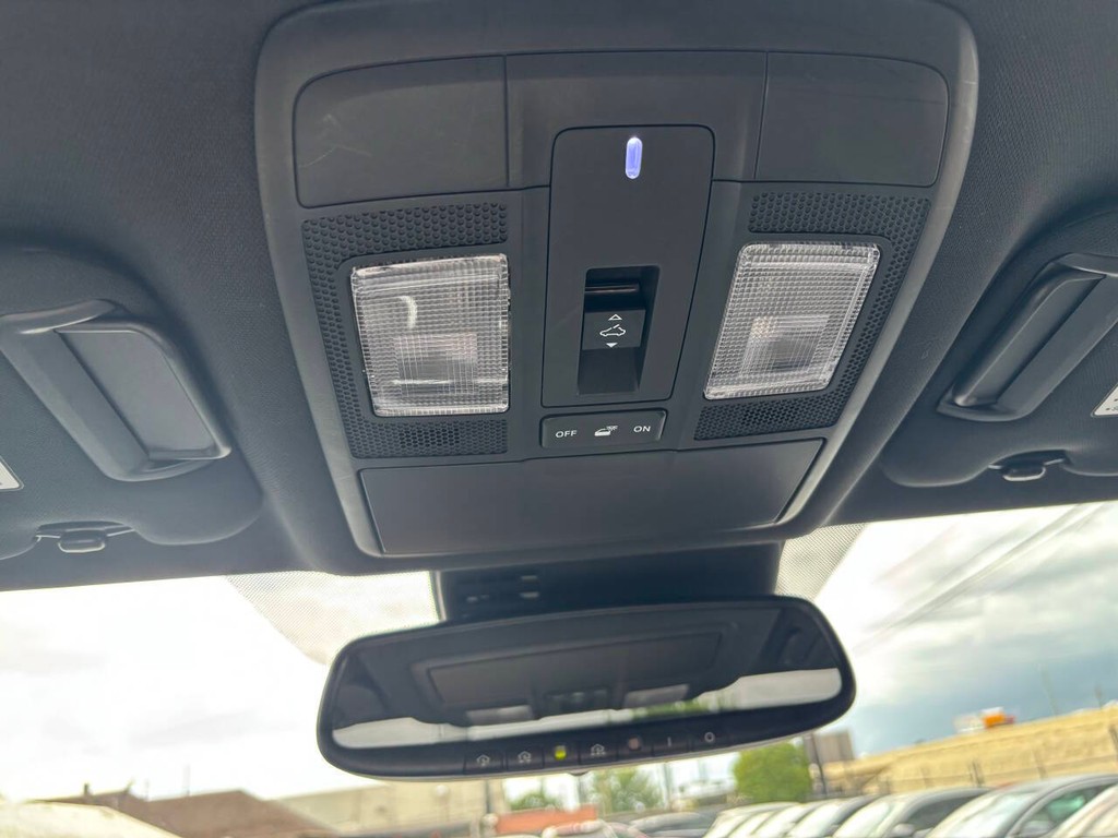 Mazda CX-9 Vehicle Full-screen Gallery Image 32