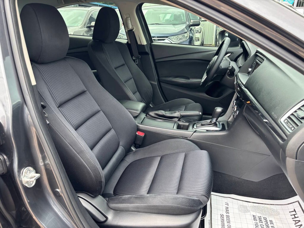 Mazda MAZDA6 Vehicle Full-screen Gallery Image 12