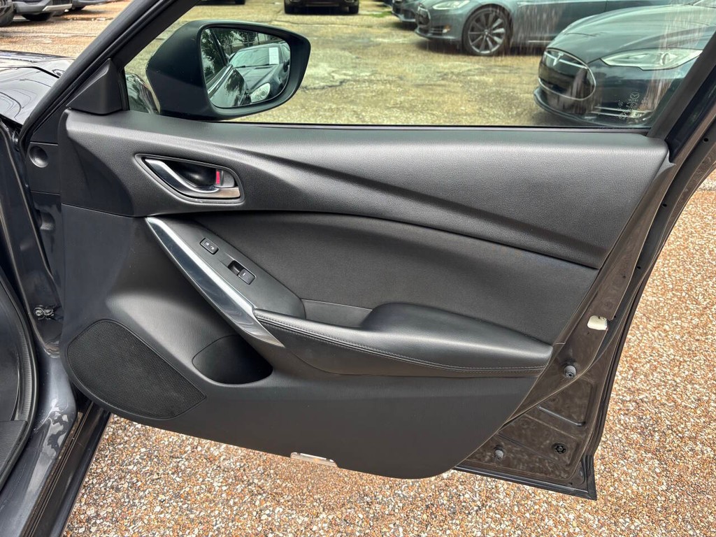 Mazda MAZDA6 Vehicle Full-screen Gallery Image 13