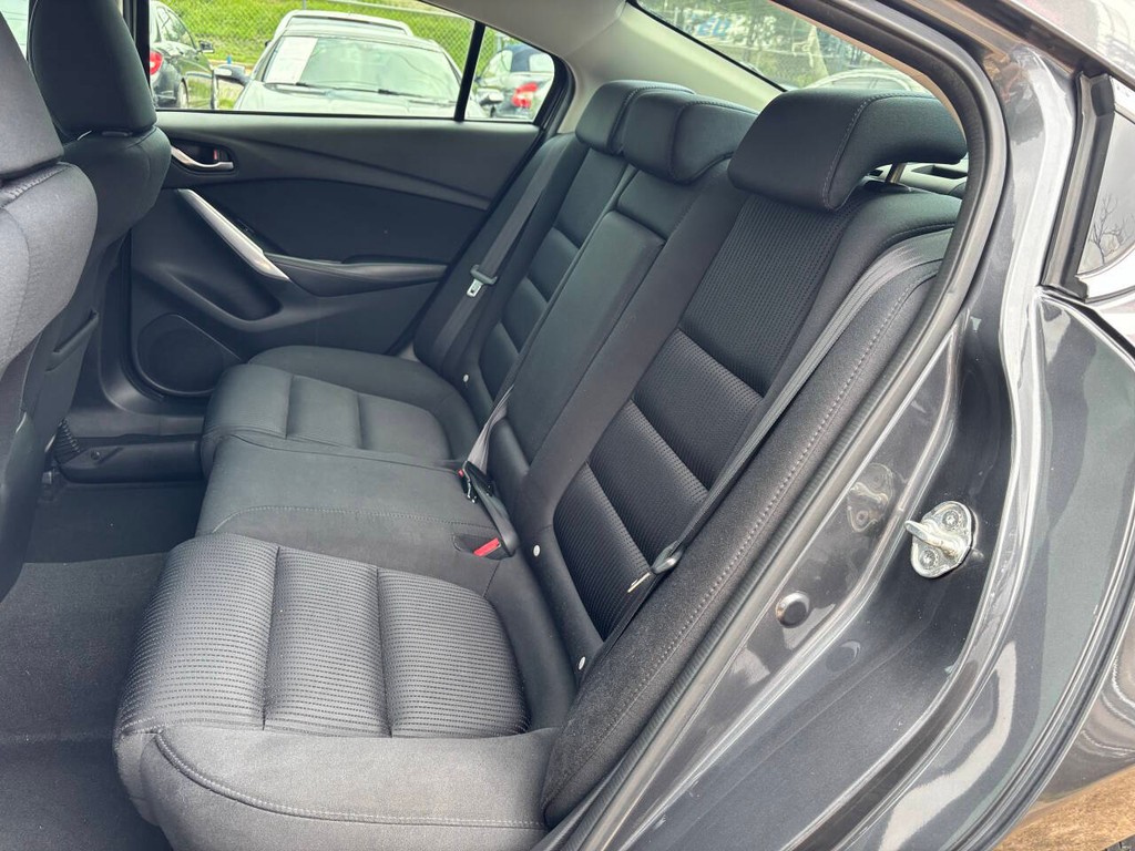 Mazda MAZDA6 Vehicle Full-screen Gallery Image 14
