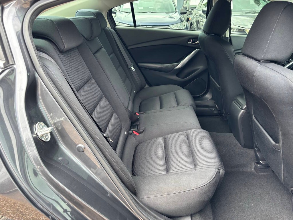 Mazda MAZDA6 Vehicle Full-screen Gallery Image 16
