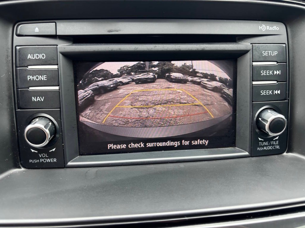 Mazda MAZDA6 Vehicle Full-screen Gallery Image 21