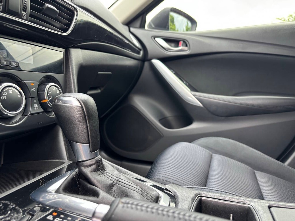 Mazda MAZDA6 Vehicle Full-screen Gallery Image 22