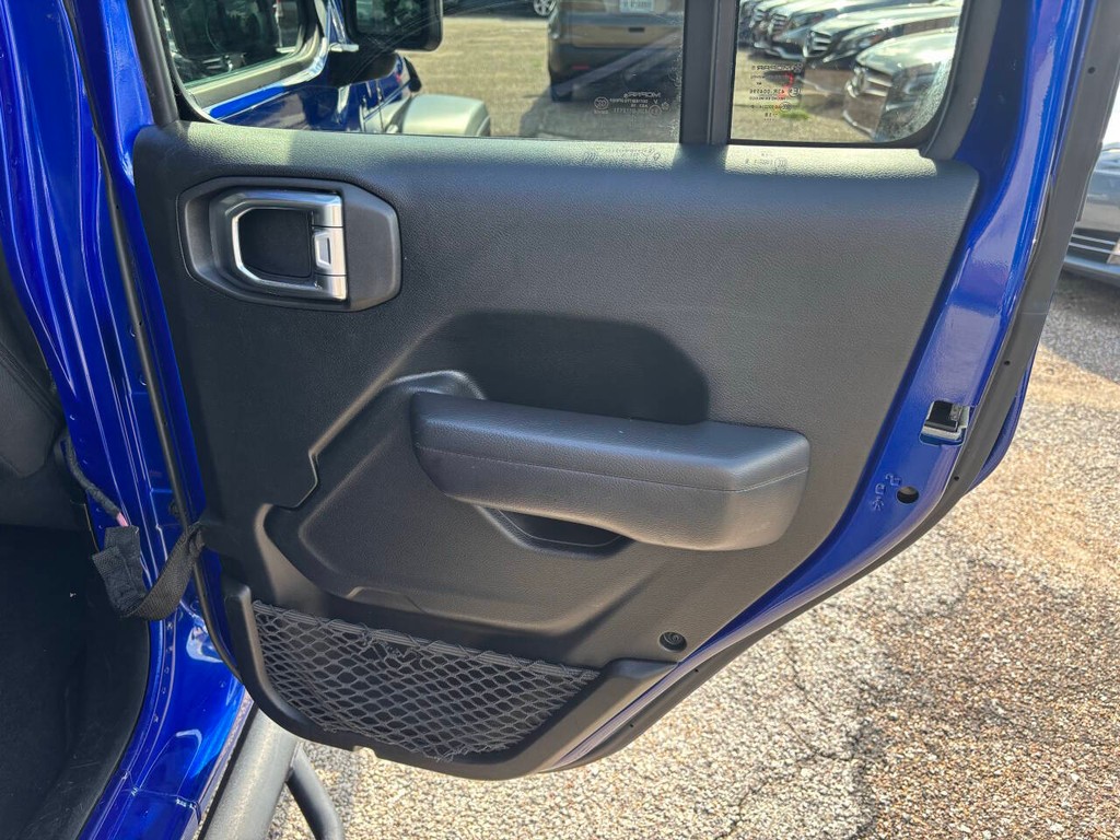 Jeep Wrangler Unlimited Vehicle Full-screen Gallery Image 17