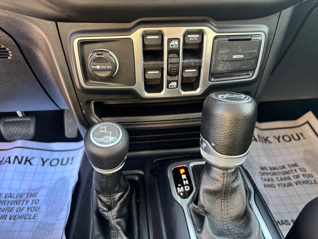 Jeep Wrangler Unlimited Vehicle Full-screen Gallery Image 22