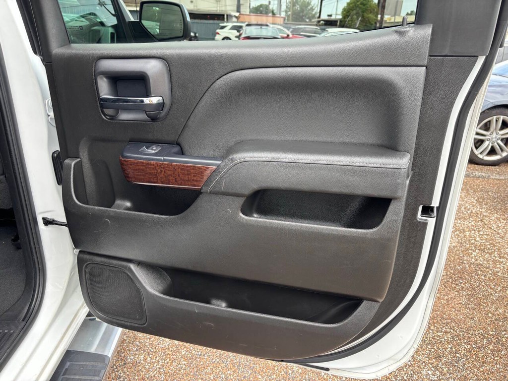 GMC Sierra 1500 Vehicle Full-screen Gallery Image 17