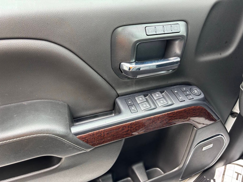 GMC Sierra 1500 Vehicle Full-screen Gallery Image 25