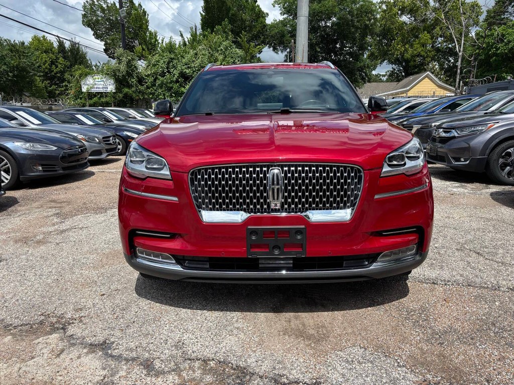 Lincoln Aviator Vehicle Full-screen Gallery Image 02
