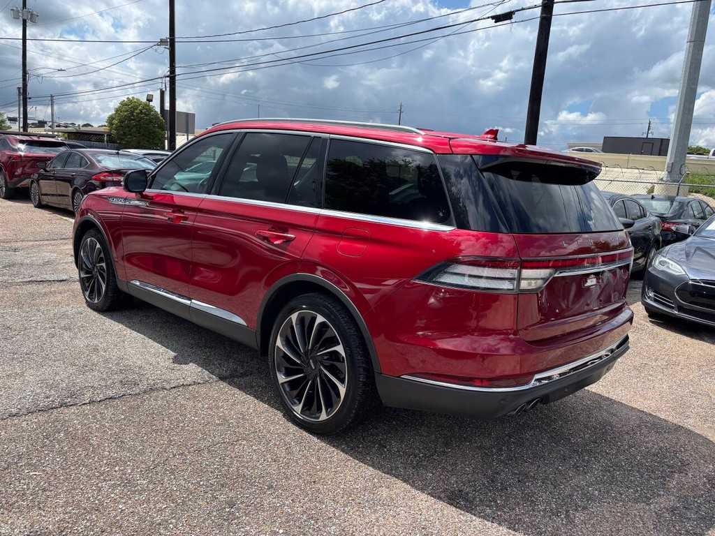 Lincoln Aviator Vehicle Full-screen Gallery Image 05