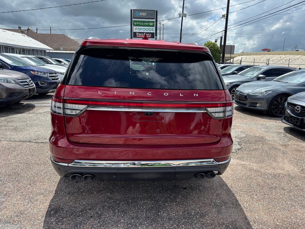 Lincoln Aviator Vehicle Full-screen Gallery Image 06