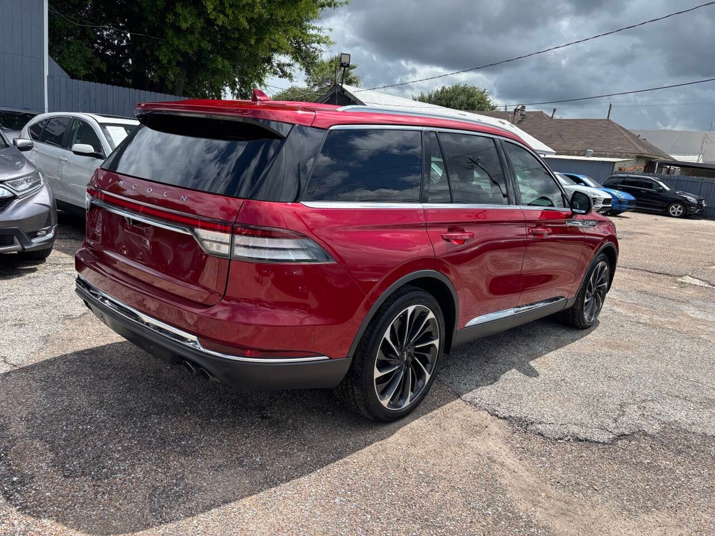 Lincoln Aviator Vehicle Full-screen Gallery Image 07