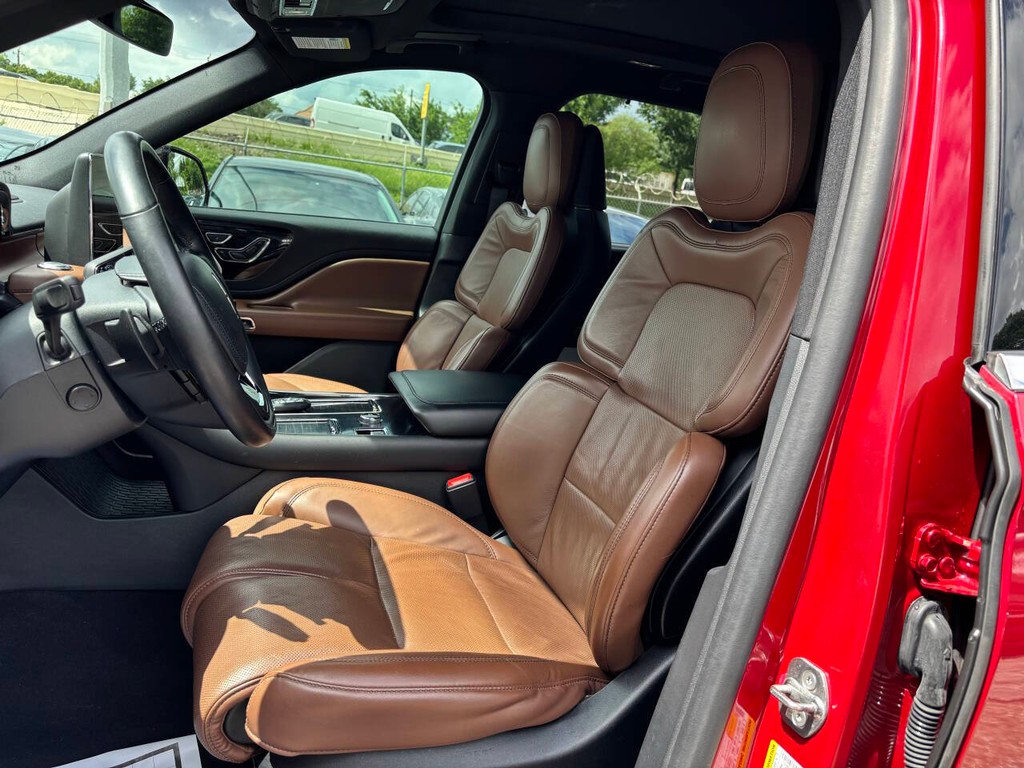 Lincoln Aviator Vehicle Full-screen Gallery Image 09
