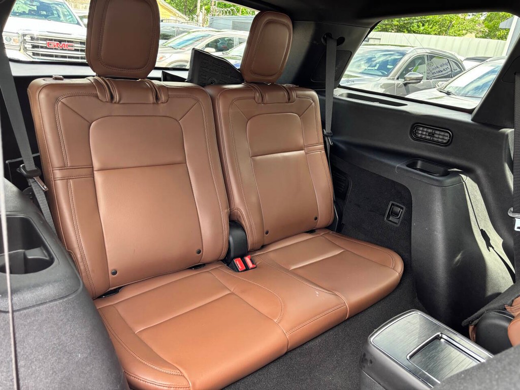 Lincoln Aviator Vehicle Full-screen Gallery Image 19