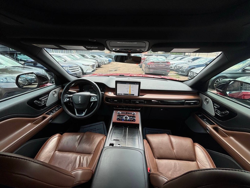 Lincoln Aviator Vehicle Full-screen Gallery Image 21